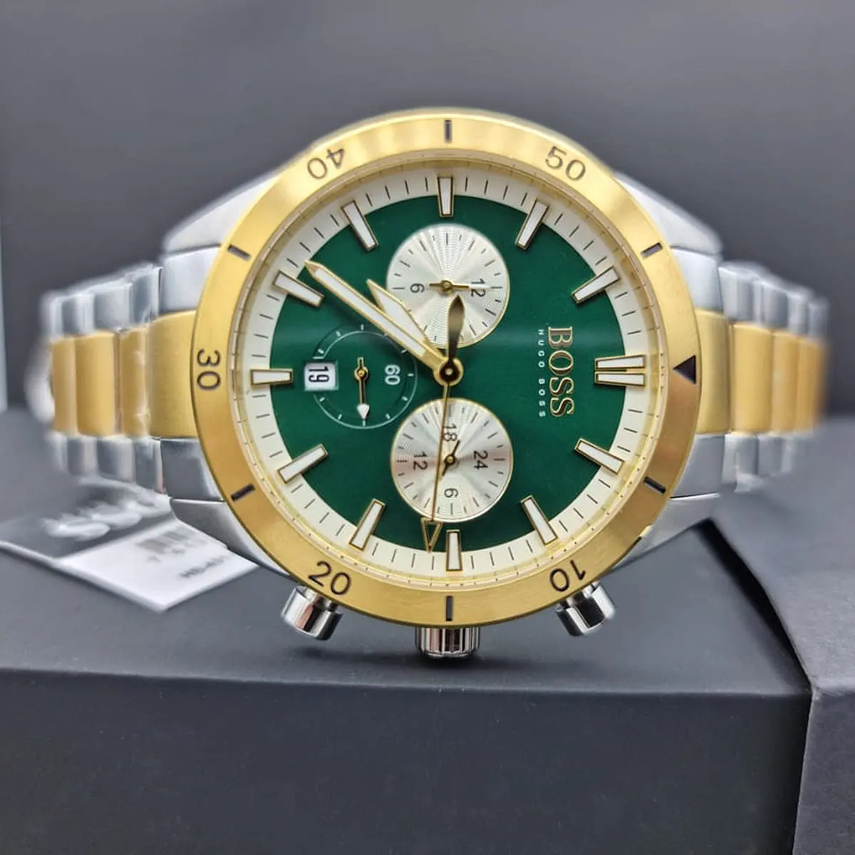 1513872-hugo-boss-watch-men-green-dial-metal-stainless-steel-silver-gold-strap-quartz-battery-analog-chronograph-santiago_12