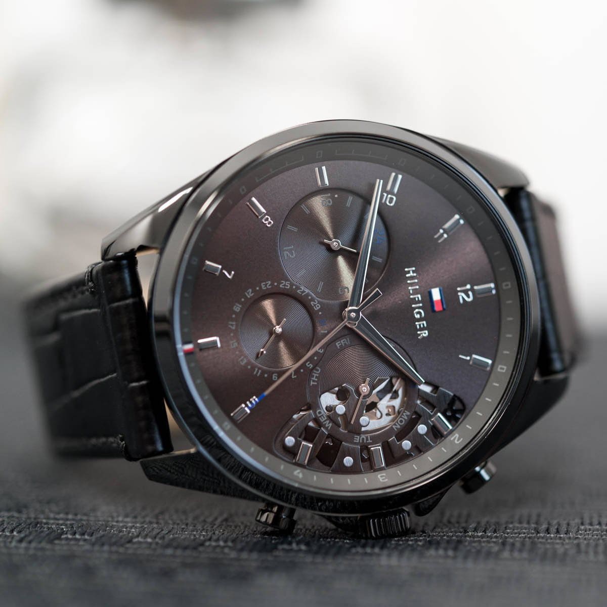 1710452-tommy-hilfiger-watch-men-black-dial-leather-strap-quartz-battery-analog-monthly-weekly-date-baker_8