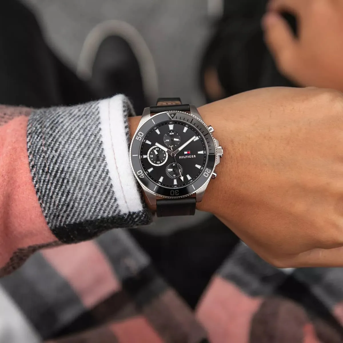 1791984-tommy-hilfiger-watch-men-black-dial-leather-strap-quartz-battery-analog-larson_4