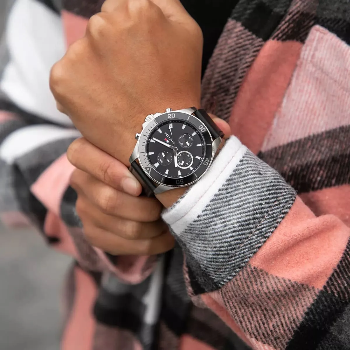 1791984-tommy-hilfiger-watch-men-black-dial-leather-strap-quartz-battery-analog-larson_5