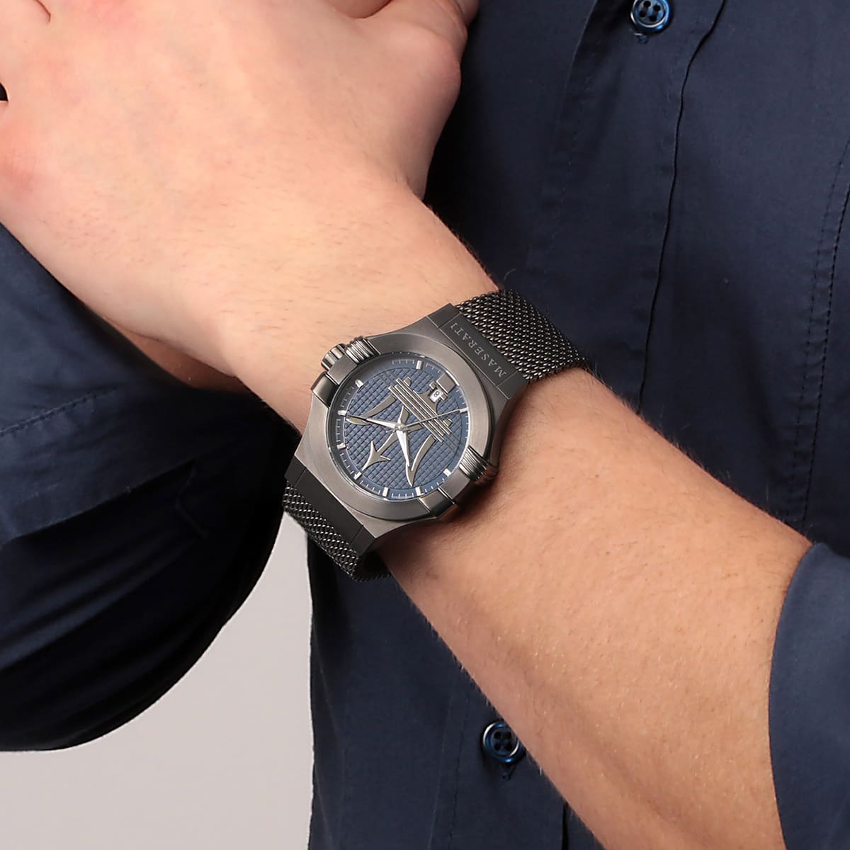 r8853108005-maserati-watch-men-blue-dial-metal-stainless-steel-gray-mesh-strap-quartz-battery-analog-three-hand-potenza_9