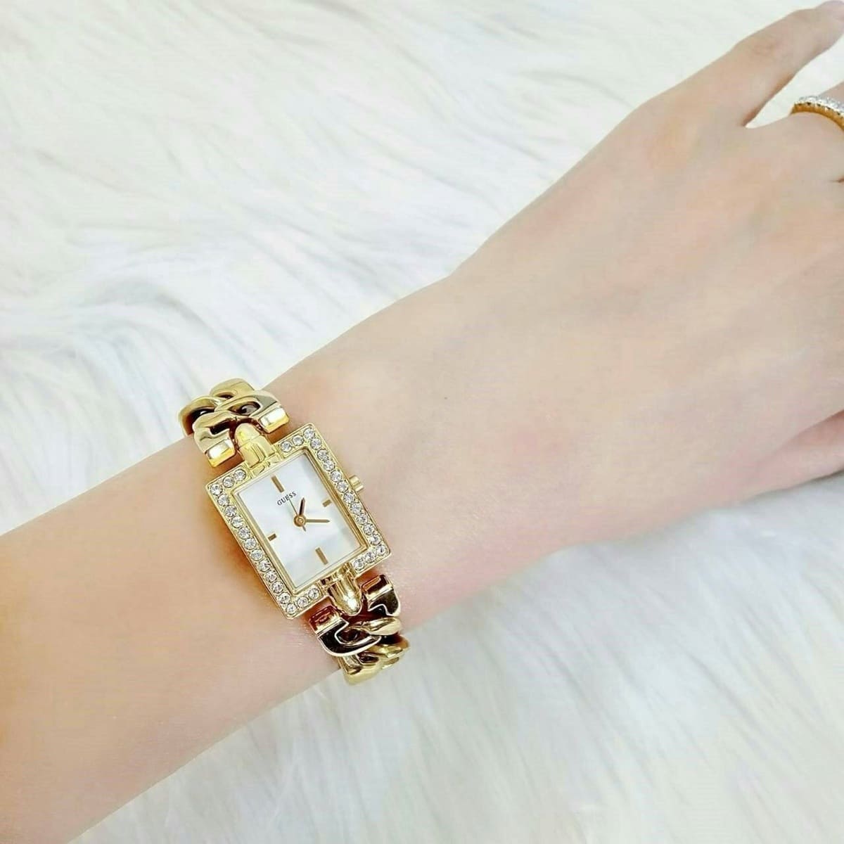 w0540l2-guess-watch-women-gold-metal-trend-hand-8